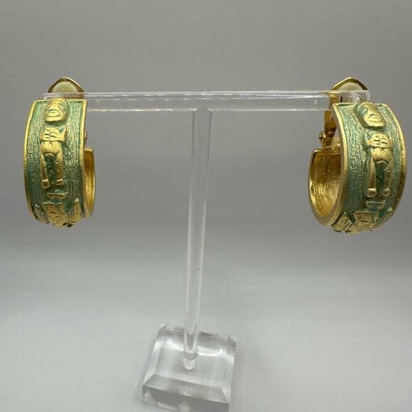 Vintage Green Verdis Gold Clip On Earrings Archeological Theme VTG - Picture 1 of 16
